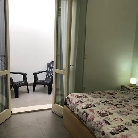 La Dama Di Сasa de vacaciones Avola